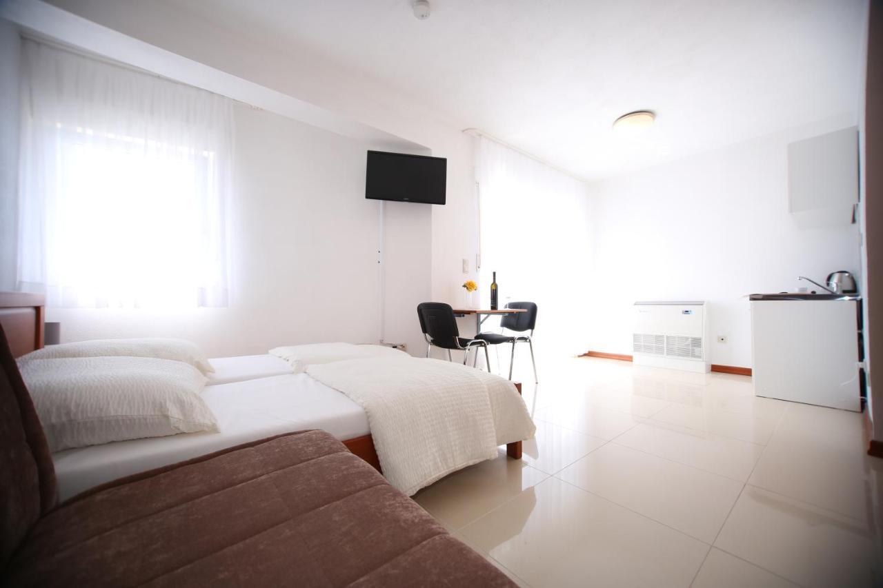 Apartments Toni 2000 Podstrana Bagian luar foto